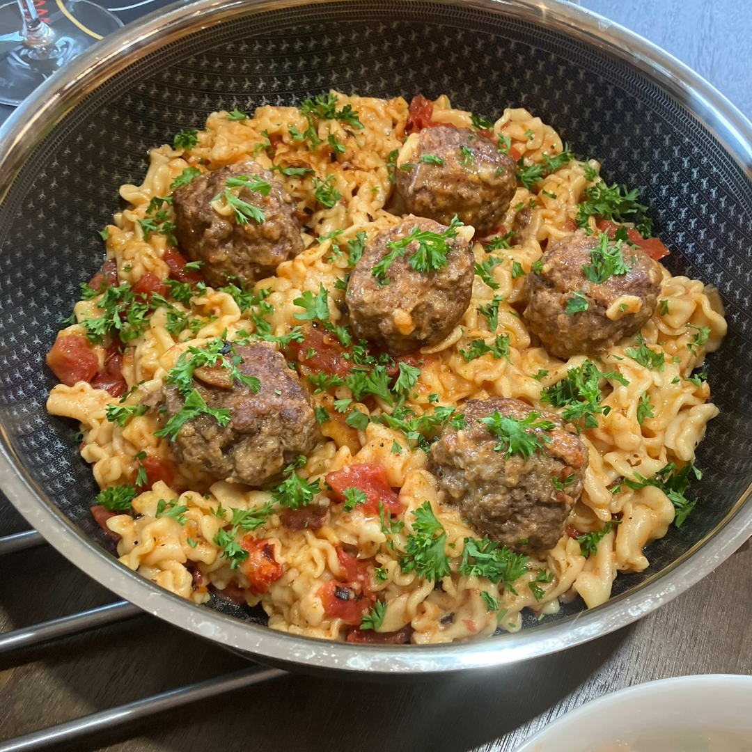 Weeknight Meatballs & Pasta – Hyclear Cookware